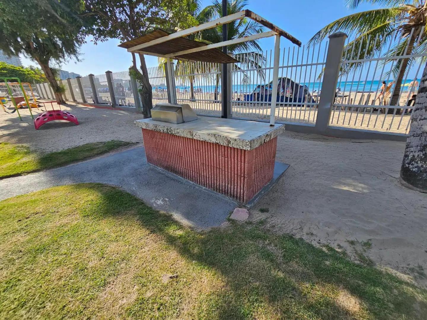 Steps From Foxwoods- Beachfront Retreat With Pools San Juan Eksteriør billede