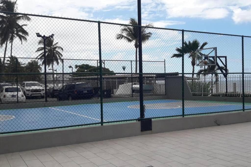 Steps From Foxwoods- Beachfront Retreat With Pools San Juan Eksteriør billede