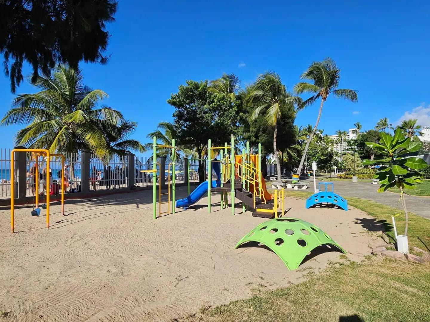 Steps From Foxwoods- Beachfront Retreat With Pools San Juan Eksteriør billede