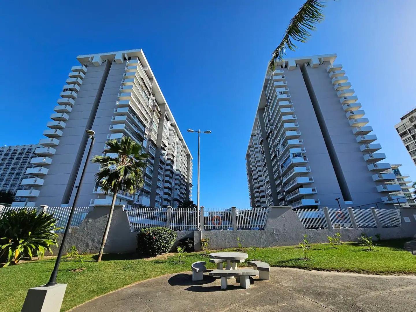 Steps From Foxwoods- Beachfront Retreat With Pools San Juan Eksteriør billede